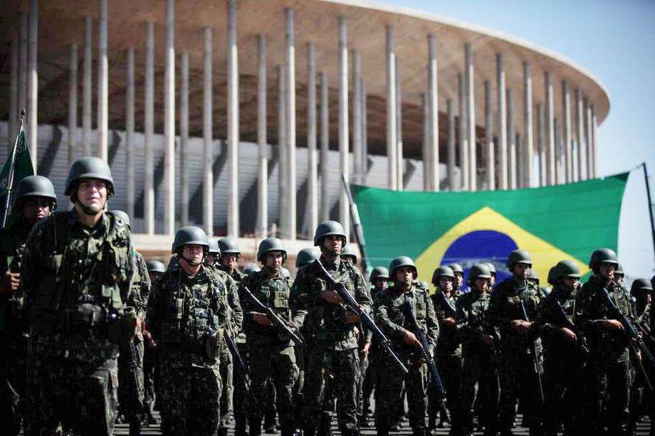El asunto no es de poca monta, pues al lanzar su candidatura hace poco menos de dos semanas, Bolsonaro se atrevió a poner a las fuerzas militares en el centro de su discurso.