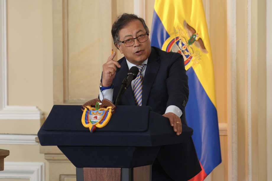 Presidente Gustavo Petro criticó a la oposición por su propuesta de tumbar decretos del Gobierno.