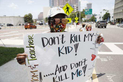 Miles de profesores a lo largo y ancho de Estados Unidos han protestado contra la reapertura de escuelas. / AFP