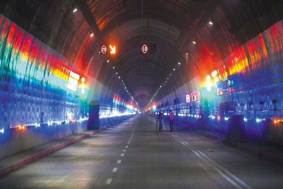 El túnel de La Línea se puso en servicio el 4 de septiembre, pero la vía que conduce a él ha tenido varios cierres las últimas semanas por las lluvias.