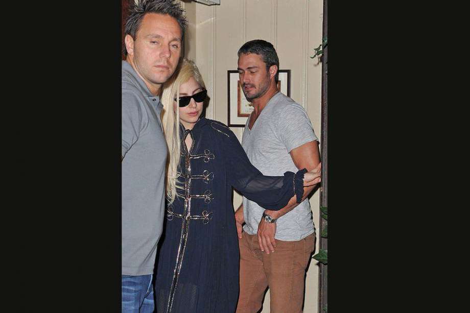 Lady Gaga junto a Taylor Kinney. / Bang Showbiz