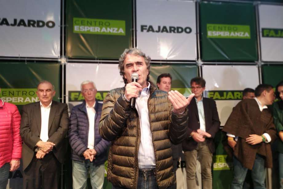 De la Calle acompañó a Fajardo tras su triunfo en la consulta presidencial. 