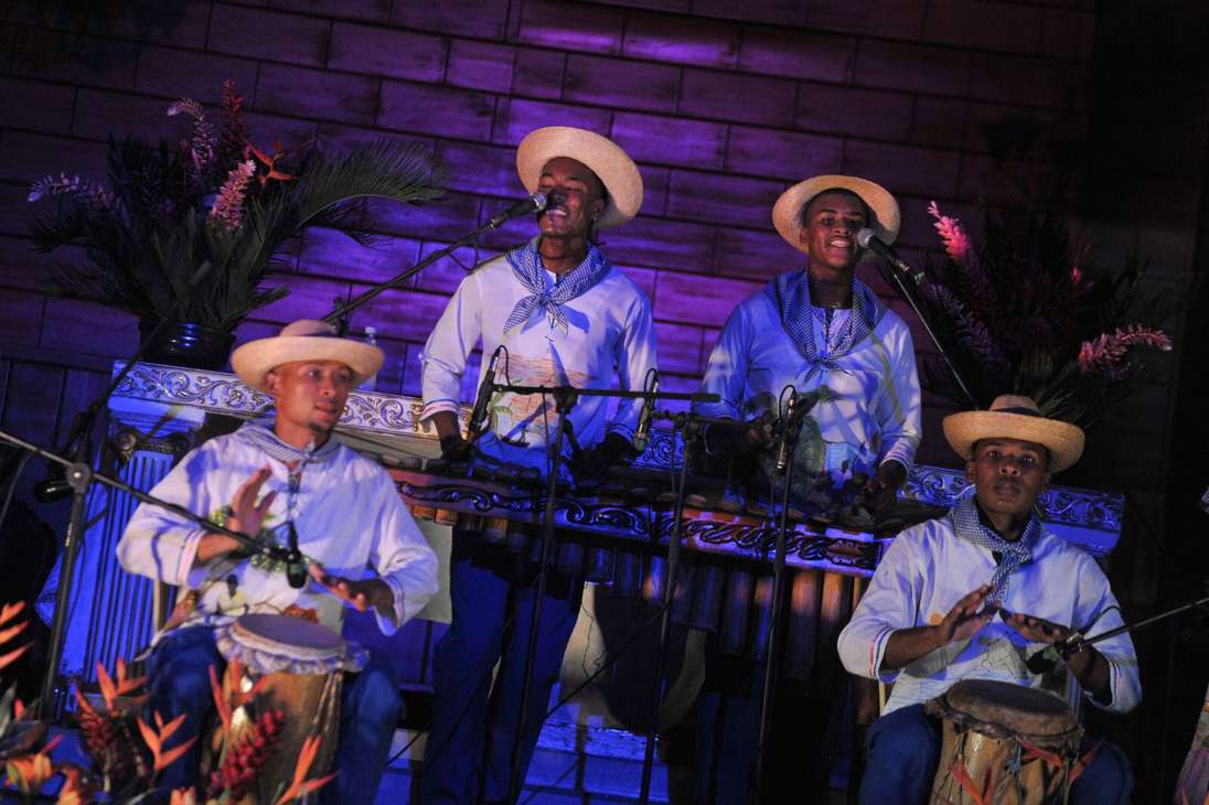 Cueros y Chontas, agrupación ganadora del Festival Petronio Álvarez en 2011. Desde entonces, es uno de los máximos exponentes de la música del Pacífico sur.