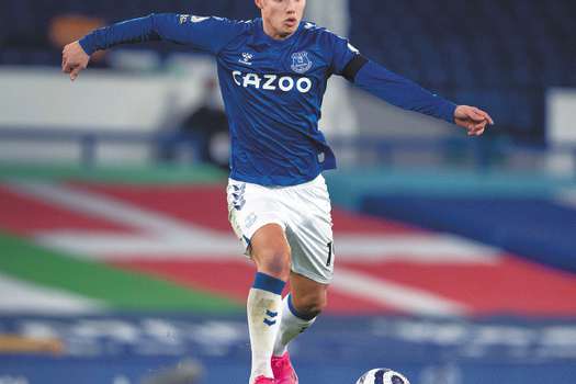 A pesar de los rumores sobre su salida, James Rodríguez sigue entrenando con el Everton de Inglaterra.