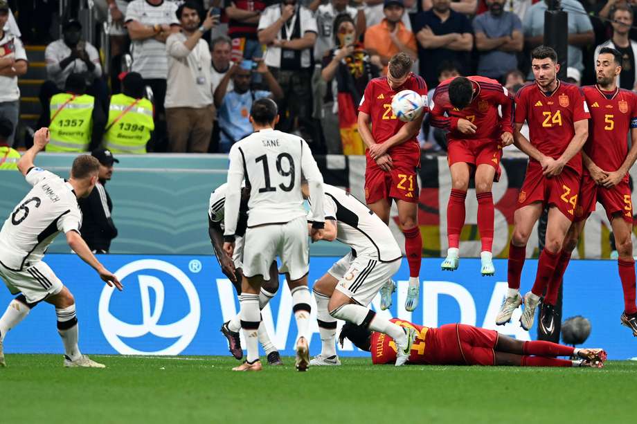 Partido cerrado entre españoles y alemanes por la segunda fecha del Grupo F de la Copa Mundial de Fútbol Catar 2022.