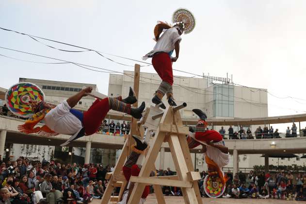 El circo tradicional da un giro en Bogotá lejos de las carpas hacia lo ancestral