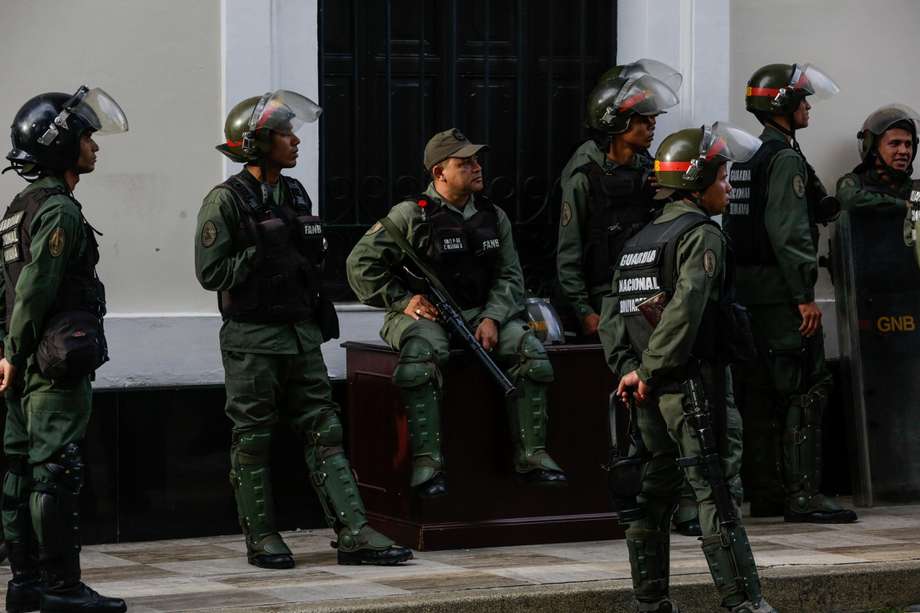 Foto de referencia. En la imagen se ve a un grupo de soldados de la Guardia Nacional Bolivariana (GNB) custodiando el Palacio Legislativo de la Asamblea Nacional de Venezuela.
