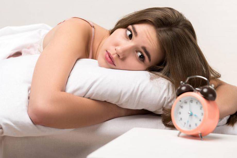 Dormir mal nos pone irritables, da la sensación de letargo y puede producir enfermedades a largo plazo. ¡Descubre cómo evitarlo!