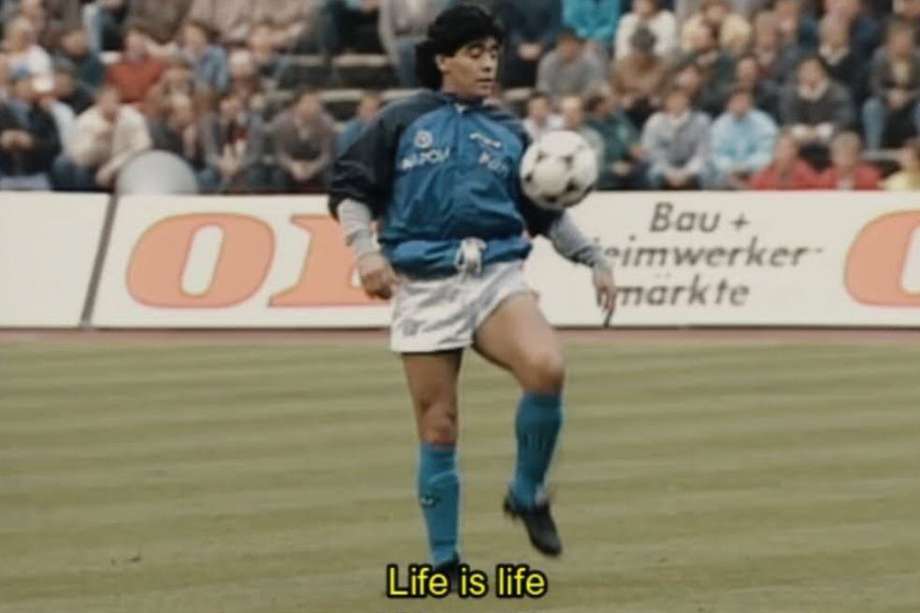 Diego Maradona, del Napoli, en la previa del partido contra Bayern Múnich durante las semifinales de la Copa de la UEFA 1989.