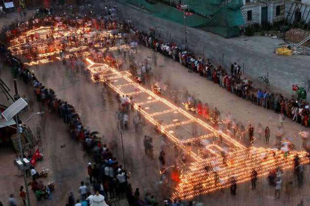 Homenaje en Nepal a los 9.000 muertos que dejó terremoto hace un año
