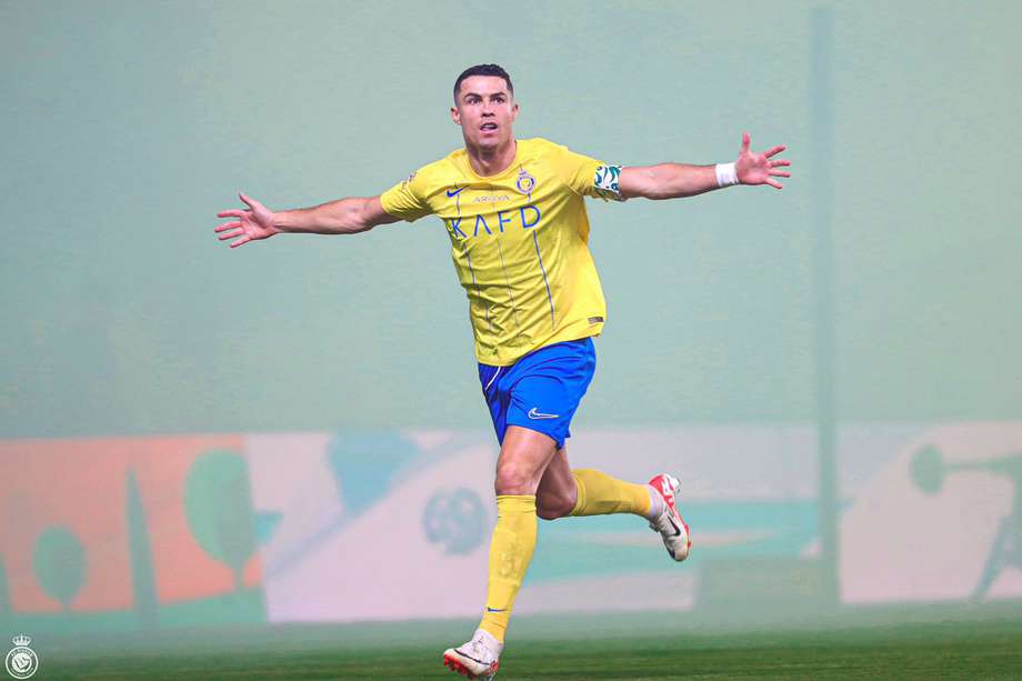 Cristiano Ronaldo festeja tras anotar su gol 58 en 64 partidos con el Al Nassr.