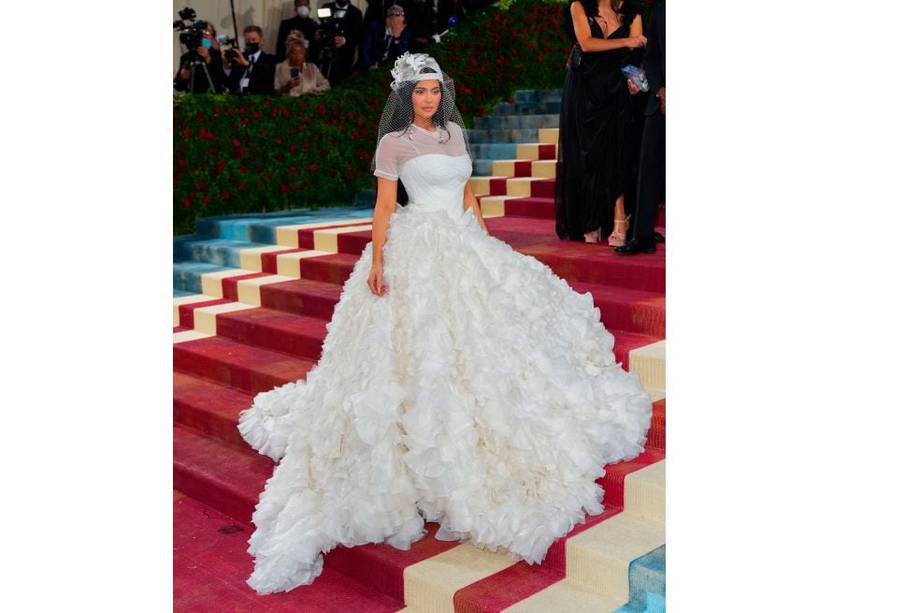 ¿Vestido de novia con gorra? Así lució Kylie Jenner en la Met Gala 2022