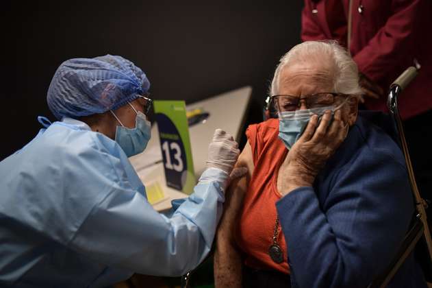 En imágenes, lo que debe saber de la vacunación a mayores de 80 años en Bogotá