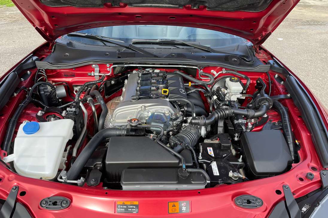 MX-5 o Miata llegó a su cuarta generación, la cual incorpora un motor de 2.0 litros que funciona con gasolina corriente.