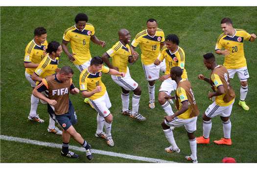 La imagen de la celebración de los goles de la selección de Colombia ha rodado por todo el mundo. / AFP