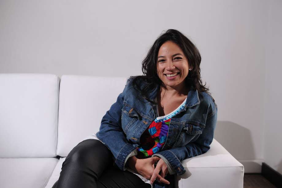 Cristina Gallego estudió Cine y Televisión en la Universidad Nacional de Colombia.