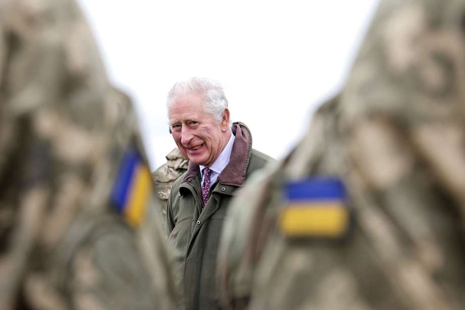 En su viaje a Alemania, el rey Carlos III se reunirá con algunos refugiados ucranianos. Hace apenas unos días, el monarca visitó a los militares provenientes de Kiev que se están entrenando con el Ejército británico. 
