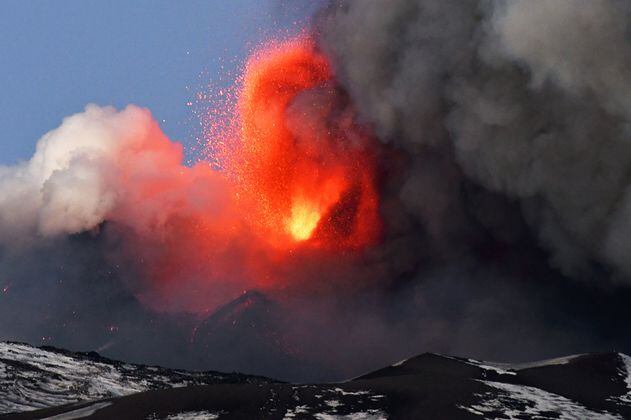 Volcán Etna en erupción: estas fueron sus impresionantes y coloridas columnas de ceniza
