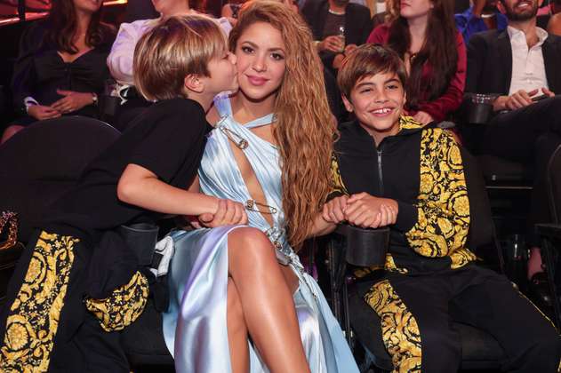 ¿Cuánto costaron los trajes de los hijos de Shakira, Milan y Sasha, en los VMA?