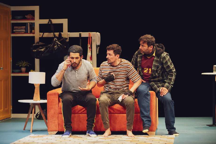 Santiago Alarcón, Rafael Zea y Andrés Toro en una escena de la obra "El Plan".  / Cortesía: Teatro Nacional