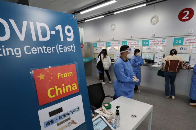 China critica el regreso de los test covid-19 a los viajeros con origen en ese país