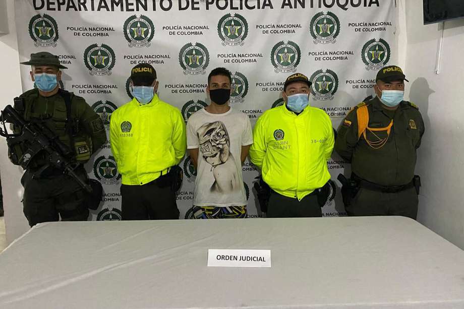 Jonathan Mauricio Calle Gallego fue capturado por la Policía en el marco de la Operación Agamenón. El hombre era requerido por las autoridades por el asesinato de cinco personas ocurrido en Andes, Antioquia durante abril pasado.