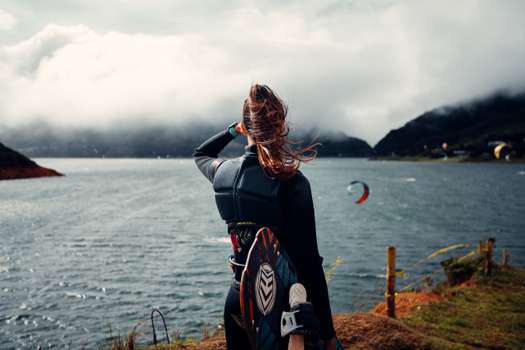 Lago Calima es reconocido por la práctica de deportes náuticos como el surf, windsurf y kitesurf.
