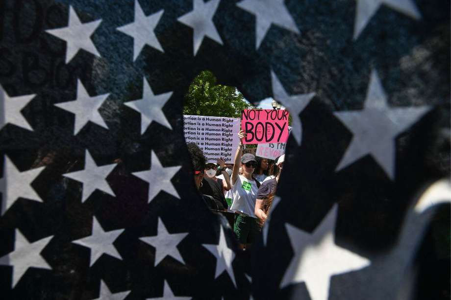 En EE. UU, recoge la investigación, los estados han promulgado desde 1970 más de 1300 restricciones al aborto, incluidos los esfuerzos para prohibir el aborto después de las 6 semanas de edad gestacional.