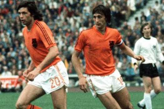 Wim Suurbier (izq.) y Johan Cruyff (der.) fueron dos de los pilares de la "Naranja Mecánica".