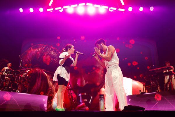 MADRID, 27/07/2022.- El cantante colombiano Camilo y su pareja, la actriz y cantante venezolana Evaluna Montaner, durante el concierto que ha ofrecido este miércoles en el WiZink Center de Madrid. EFE/ Mariscal MARISCAL
