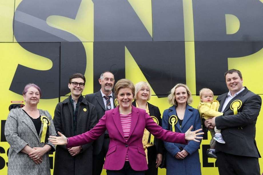 El Partido Nacional Escocés (SNP), liderado por Nicola Sturgeon, que gobierna esta nación británica de 5,5 millones de habitantes, quiere organizar una votación consultiva con la pregunta: “¿Debe Escocia ser un país independiente?”.