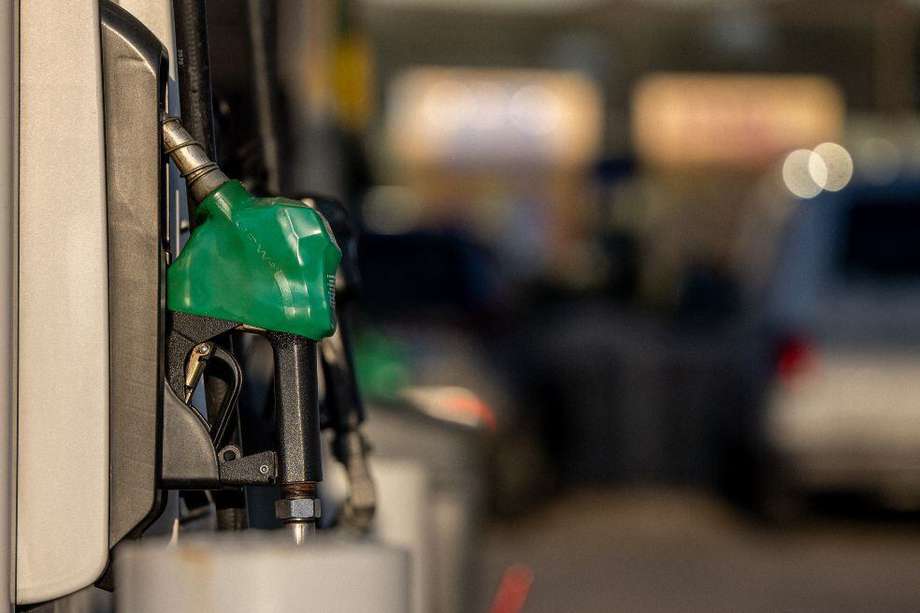 Vale la pena recordar que el precio del galón de la gasolina debe subir para evitar que el abultado déficit del Fondo de Estabilización de Precios de los Combustibles (FEPC) siga creciendo. / AFP