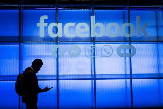 Facebook cayó 4,89 % en la Bolsa de Nueva York por el apagón. / AFP.