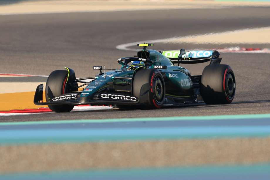 El piloto español Fernando Alonso de Aston Martin en acción durante la tercera sesión de entrenamientos libres para el Gran Premio de Bahréin de Fórmula Uno, en el Circuito Internacional de Bahréin en Sakhir, Bahréin, el 01 de marzo de 2024. El Gran Premio de Bahréin de Fórmula 1 de 2024 se celebrará el 02 de marzo. 