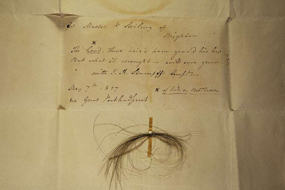 Los análisis de ADN determinaron que sí pertenecían al compositor los mechones de cabello que encontraron en subastas y museos. En total fueron cinco mechones los que analizaron.