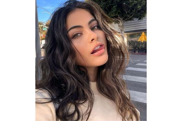 La modelo Sara Orrego recibió un comentario de Bad Bunny en una publicación de redes sociales y sus fanáticos enloquecieron.Instagram saraorrego