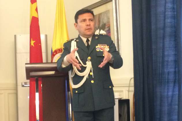 Director de doctrina militar renuncia al Ejército y se despacha contra Zapateiro