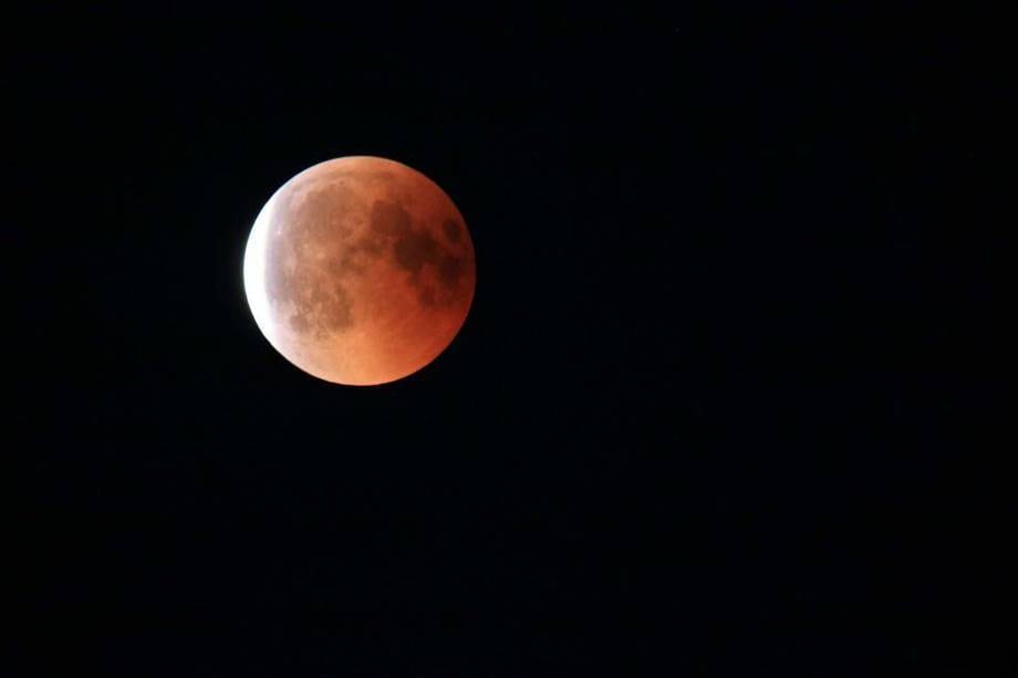 Este 19 de noviembre podrás ver el eclipse lunar parcial más largo del siglo XXI.