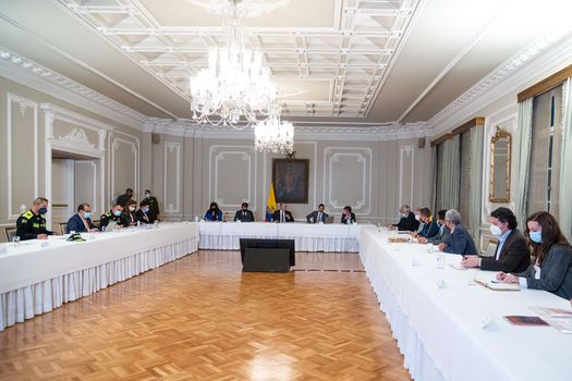 En la reunión estuvo la alcaldesa, Claudia López; y el presidente de la República, Iván Duque; junto a miembros del Gobierno Nacional y el Gobierno Distrital.