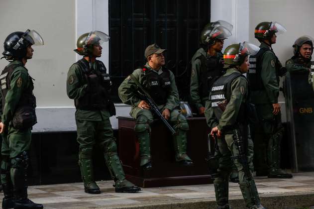 Se fugan militares venezolanos detenidos por delitos de conspiración
