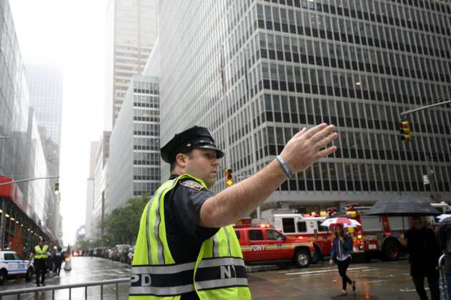 Un helicóptero se estrella contra un rascacielos en Manhattan, dicen bomberos