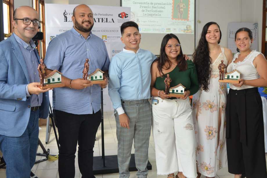 Algunos de los galardonados por el premio La Bagatela,  en Cúcuta