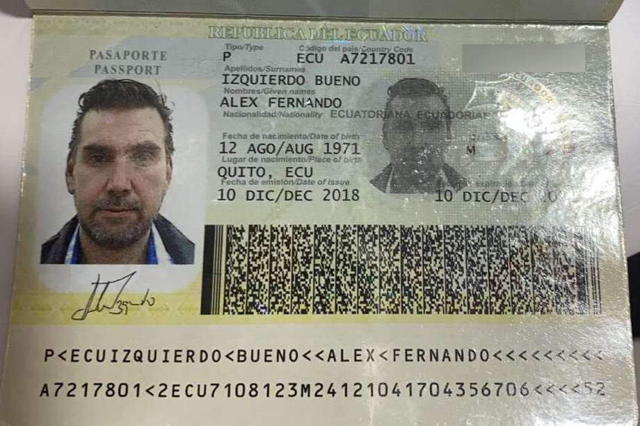 Pasaporte de Alex Fernando Izquierdo Bueno, alias "Mexicano".