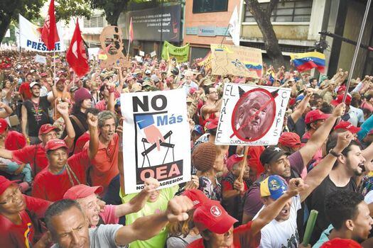  Simpatizantes chavistas  celebran  el segundo aniversario del anuncio de salida de Venezuela de la OEA. / AFP