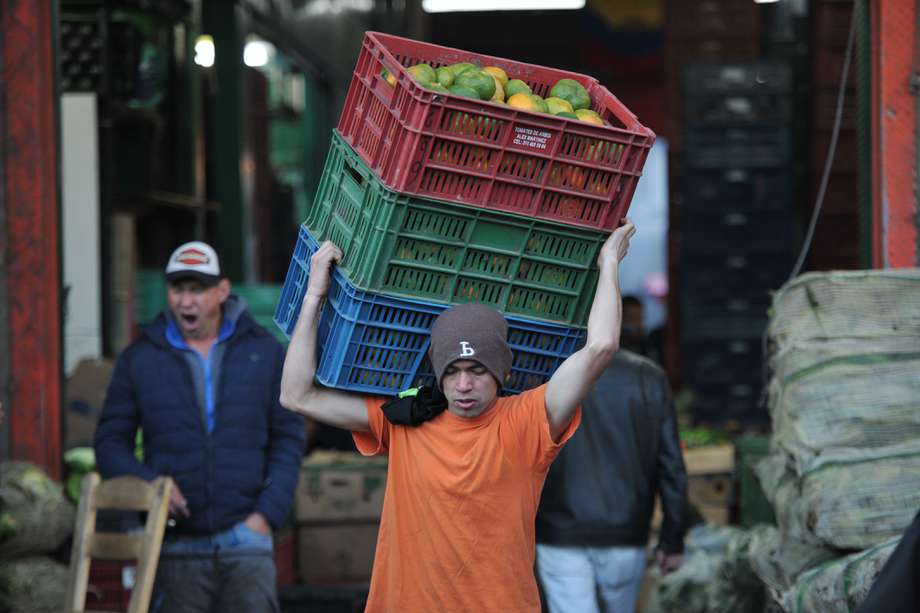 Central mayorista de mercado en Bogotá, donde venden verduras, frutas, legumbres, hortalizas entre otros.