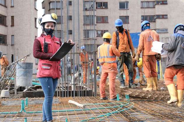 Más mujeres trabajan en construcción en Bogotá, pero pocas lideran grandes empresas