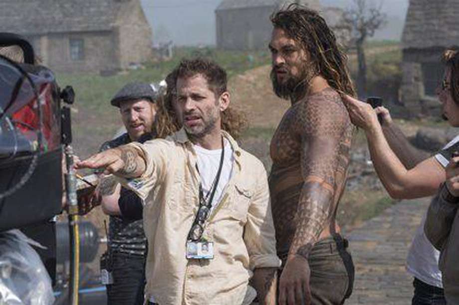 Zack Snyder y Jason Momoa durante la etapa de producción de "La Liga de la Justicia".