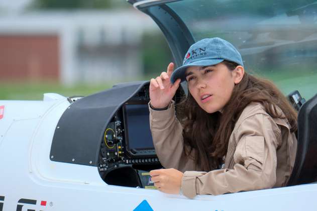 Zara Rutherford despega para ser la piloto más joven en volar sola por el mundo