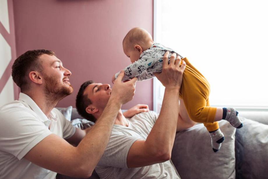 ¿Cómo funciona la licencia de maternidad y paternidad en parejas homosexuales?