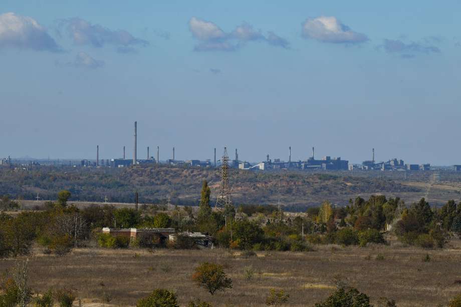 Vista de la planta química de Avdiivka, en primera línea del frente, el 18 de octubre de 2023, en medio de la actual acción militar rusa en Ucrania.